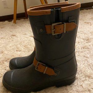 Mid-calf Sperry rain boots